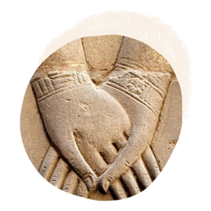 temoignages-formation-art-therapie-formation-ecole-art-therapie-Sculpture en bas-relief des mains d’Inanna, déesse de l’amour et de la guerre